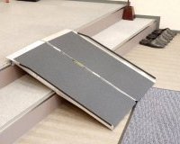車椅子用スロープを設置しました